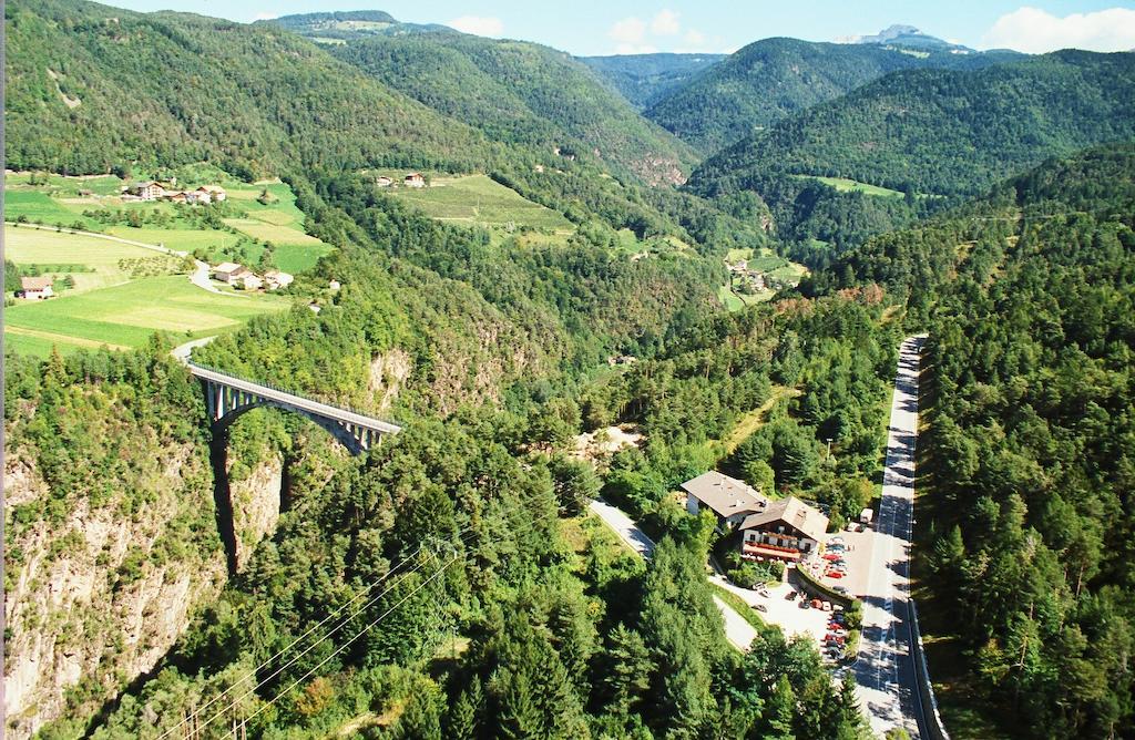 Hotel Brueckenwirt - Al Ponte モンターニャ エクステリア 写真